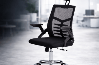 כיסא מנהלים עם מערכת רילקס, בסיס מסתובב ומשענת ראש וידיים מתכווננות מבית Swiss Sky