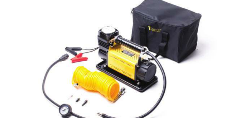 מדחס / קומפרסור אויר 12V ספיקה כפולה כולל תיק נשיאה – חיבור למצבר T-MAX