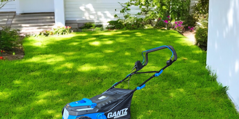 שואב / מסרק דשא סינטטי מקצועי 1800W GANTZ