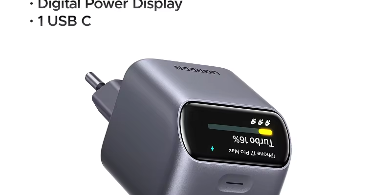 מטען מהיר 45W מבית UGREEN עם צג חכם דגם Ugreen X740