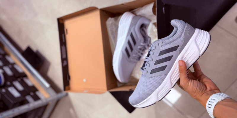 נעלי ספורט גברים אדידס Adidas במחירי השתוללות!