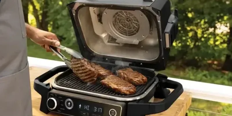 גריל מנגל חשמלי ומעשנת Ninja WoodFire Electric Outdoor Grill And Smoker OG701 2400W